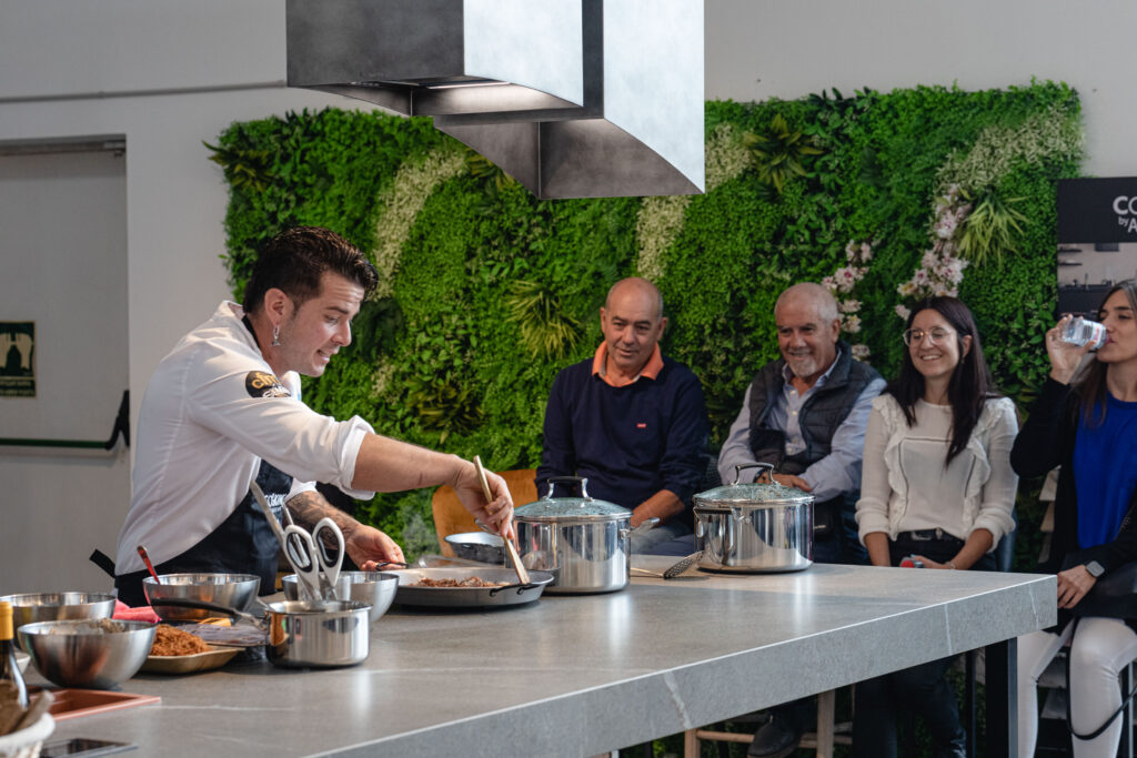 Carlos Maldonado en el showcooking de Cooking Surface en Rufino Navarro